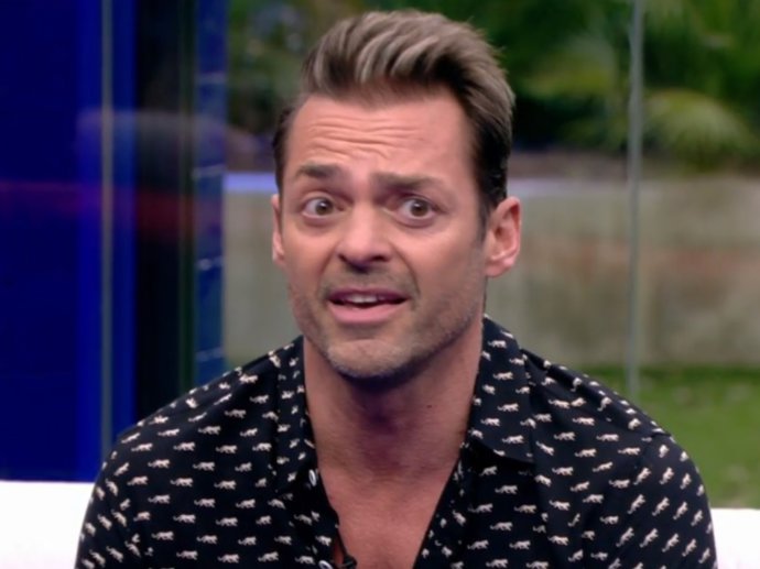 Hugo Castejón en el salón de la casa de 'GH VIP 7'