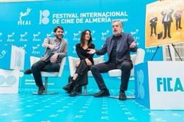 Santiago Requeijo, Eva Santolaria y Carlos Iglesias presentan 'Abuelos'