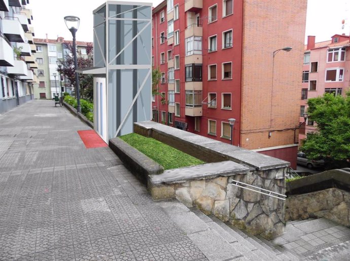 Ayuntamiento de Bilbao instalará nuevos ascensores y rampas para mejorar la accesibilidad en la zona este de Uribarri.