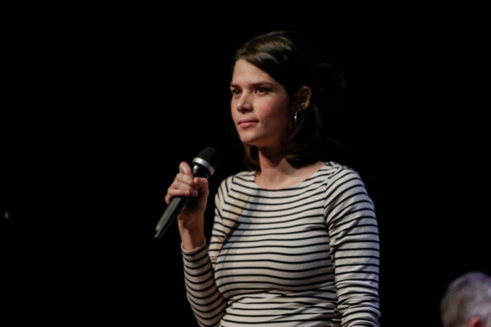 La portavoz de Unidas Podemos en la Asamblea de Madrid, Isa Serra, interviene en un mitin de Unidas Podemos en Alcorcón (Madrid) el 5 de noviembre de 2019.