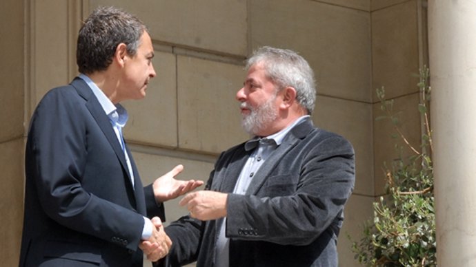     El presidente del Gobierno, José Luis Rodríguez Zapatero, y el ex presidente de Brasil Luiz Inácio Lula da Silva en 2011 reafirman su compromiso y voluntad de seguir manteniendo unas relaciones de cooperación y amistad "fuertes y fructíferas" 