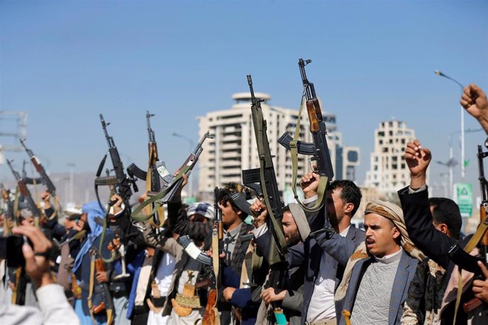 Rebeldes huthis reunidos en Saná