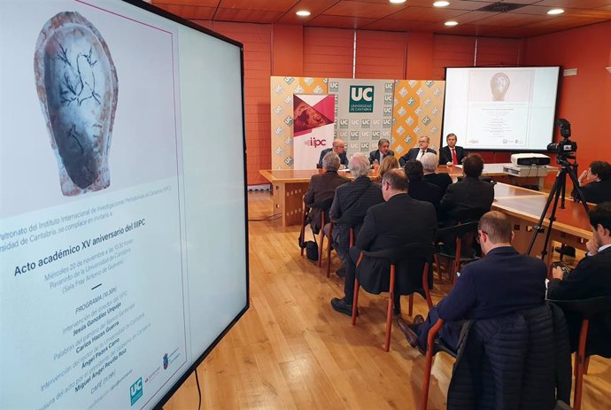 Acto académico del 15 aniversario del Instituto Internacional de Investigaciones Prehistóricas de Cantabria, celebrado hoy en el Paraninfo