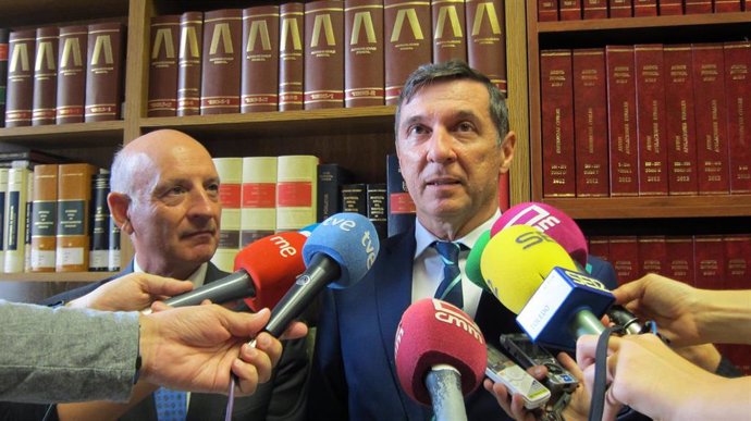 El nuevo presidente de la Audiencia de Toledo, Ramón Brigidano, junto al presidente del TSJCM, Vicente Rouco