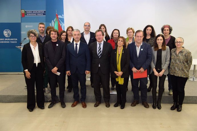 Reunió a Bilbao de la Comissió de Seguiment del Protocol de collaboració en matria de política lingüística, en la qual participen els governs d'Euskadi, Galícia, Catalunya, Navarra, Illes Balears i Comunitat Valenciana.