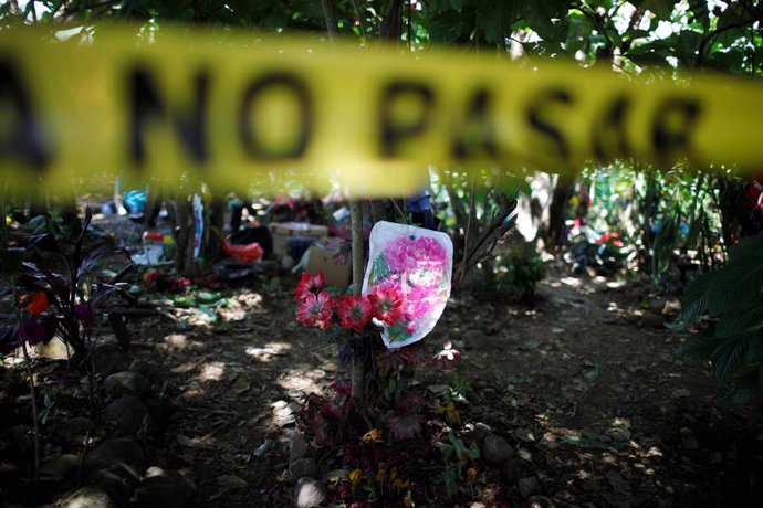 Exhumación en busca de las víctimas de la masacre de El Mozote (El Salvador)