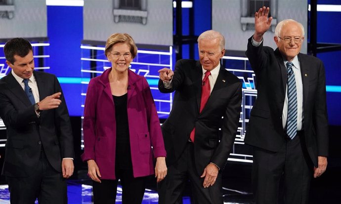 Los precandidatos demócratas Pete Buttigieg, Elizabeth Warren, Joe Biden y Bernie Sanders