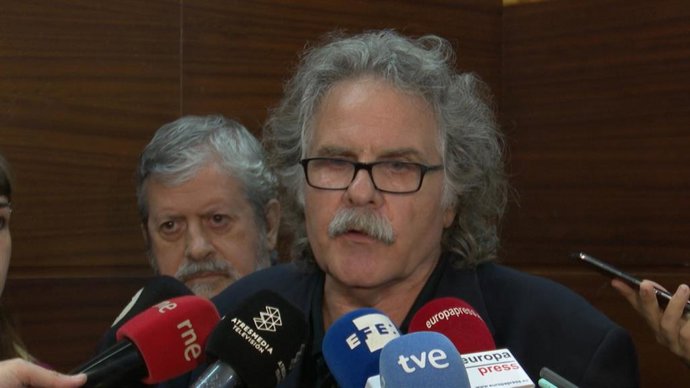 El exportavoz de ERC Joan Tard atiende a los medios en Valncia
