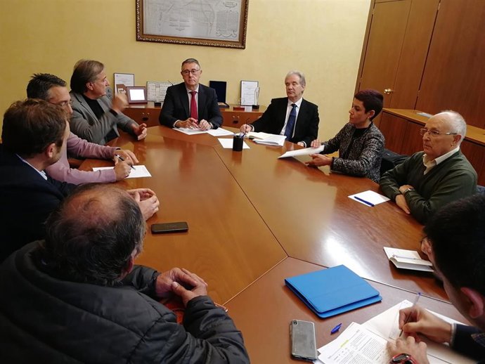Reunión de presidente de la CHS, Mario Urrea, con la alcaldesa de Beniel, Mari Carmen Morales, con concejal del Ayto de Orihuela, con alcalde pedáneo de  Alquerías, con el presidente de la plataforma Presa de Tabala YA