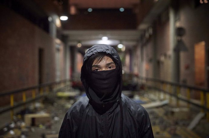 20 de novembre del 2019 - Hong Kong (Xina): Kenneth, 17, un dels estudiants prodemocrcia que protesta a la Universitat Politcnica (PolyU)