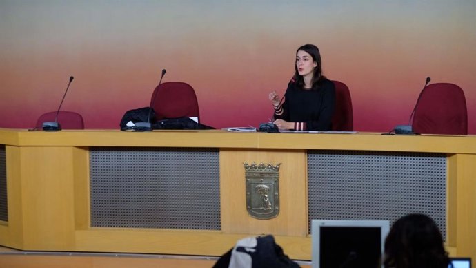Imagen de la portavoz mediática de Más Madrid en el Ayuntamiento de la capital, Rita Maestre, en rueda de prensa en la sala de prensa de la Plaza de la Villa.