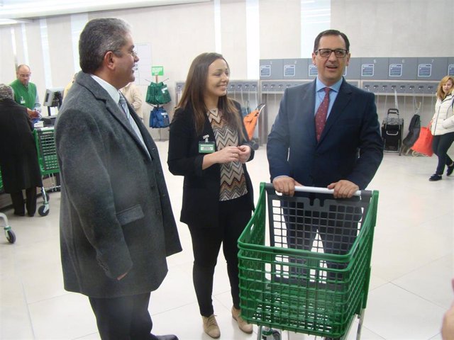 Mercadona inaugura su nuevo modelo de tienda eficiente en Quintanar de la Orden (Toledo).