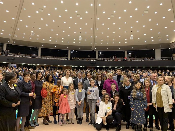 David Bisbal pide en el Parlamento Europeo que la infancia esté en el centro de las decisiones políticas