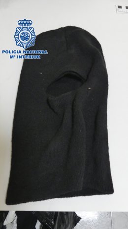 Pasamontañas supuestamente utilizado  en el atraco a la gasolinera y a la vivienda
