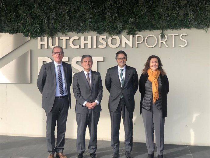 José Alberto Cabonell, Director General Del Puert De Barcelona; Pedro Saura, Secretario De Estado De Infraestructuras; Guillermo Belcastro, Director General De Hutchison Ports BEST, Y Merc Conesa, Presidenta Del Puerto De Barcelona