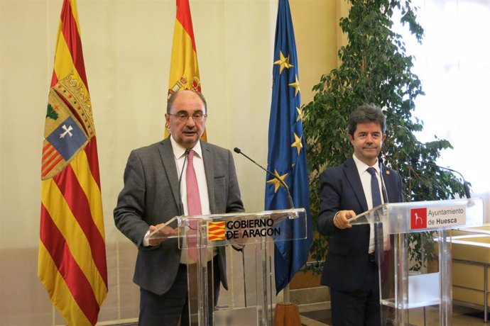 El presidente de Aragón, Javier Lambán, y el alcalde de Huesca, Luis Felipe.