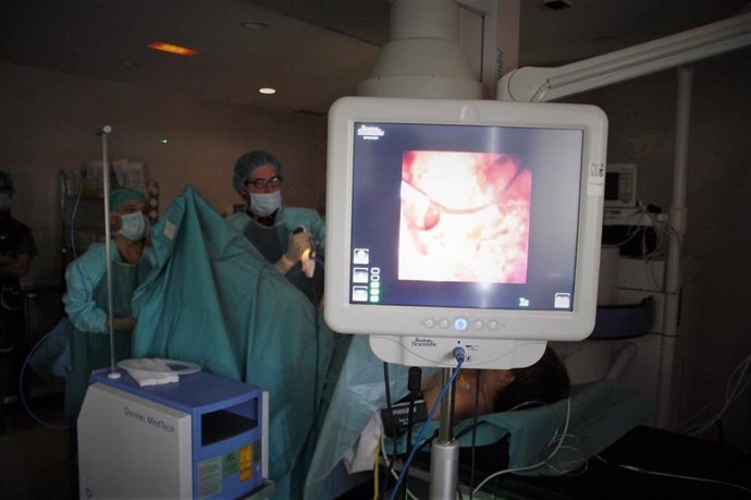 Imagen de archivo de una cirugía renal en el Hospital Universitario San Cecilio