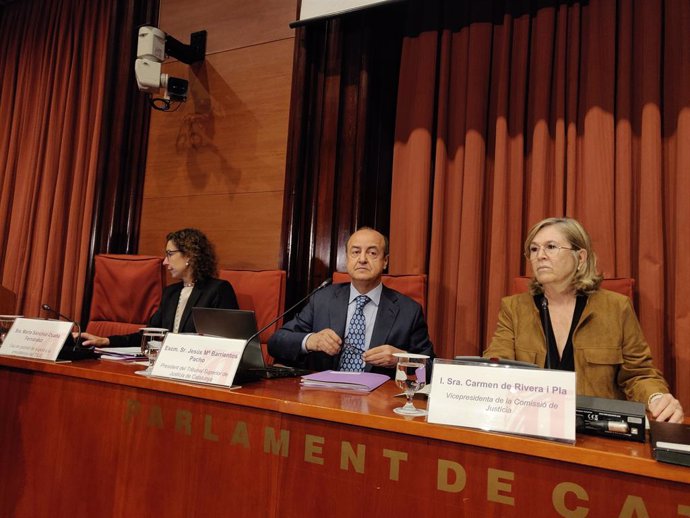 El president del TSJC, Jesús María Barrientos, compareix en la Comissió de Justícia del Parlament.