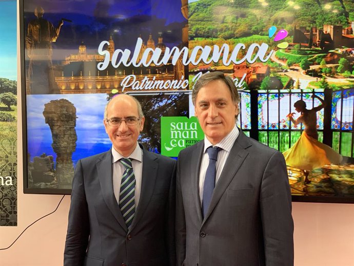 Javier Iglesias y Carlos García Carbayo en la presentación del spot 'Salamanca, patrimonio natural'.