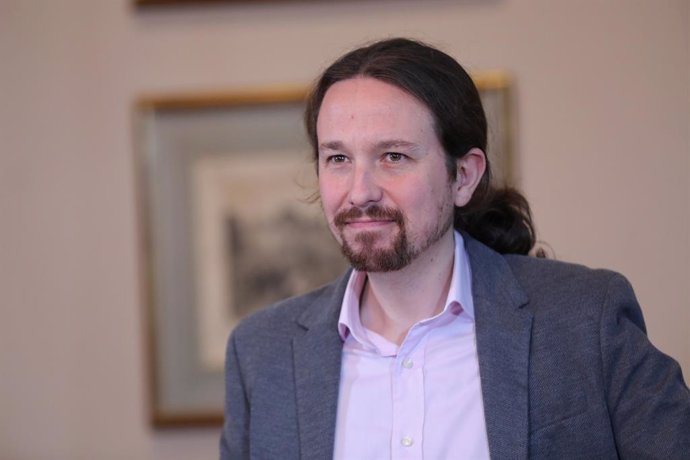 El líder de Podem, Pablo Iglesias, ofereix una roda de premsa al Congrés dels Diputats després de signar el principi d'acord amb el president del Govern en funcions, per compartir un govern de coalició després de les eleccions generals.