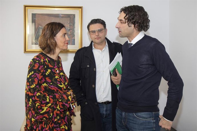 La consejera de Presidencia, Interior, Justicia y Acción Exterior, Paula Fernández, recibe al alcalde de El Astillero, Javier Fernández Soberón