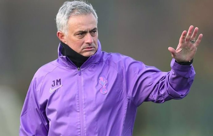 Jose Mourinho dirige su primer entrenamiento con el Tottenham