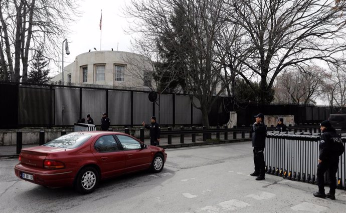 Despliegue policial junto a la Embajada de Estados Unidos en Ankara
