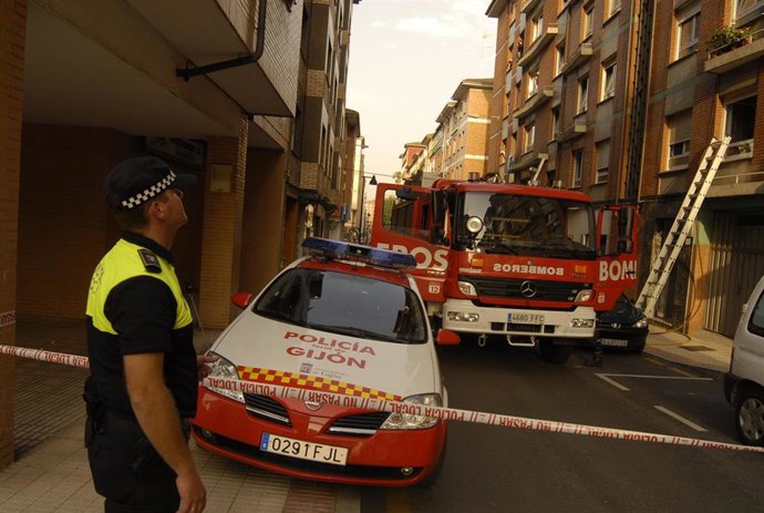 Bomberos y Policía Local de Gijón