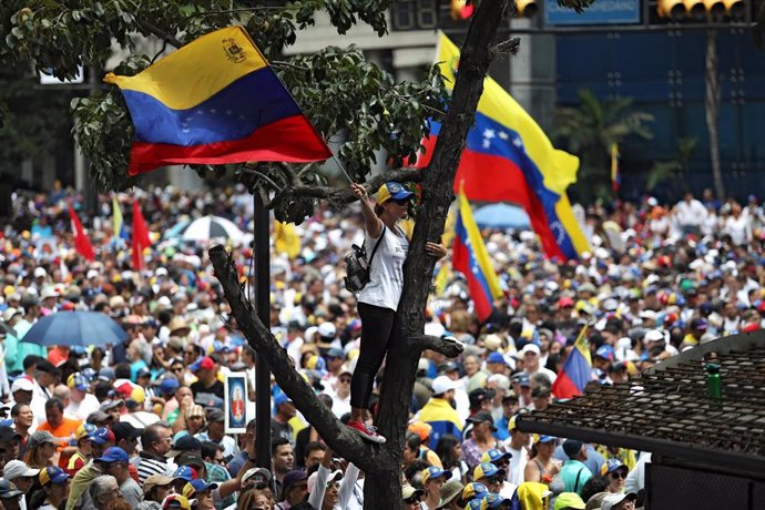 Manifestantes en contra de Maduro en Caracas