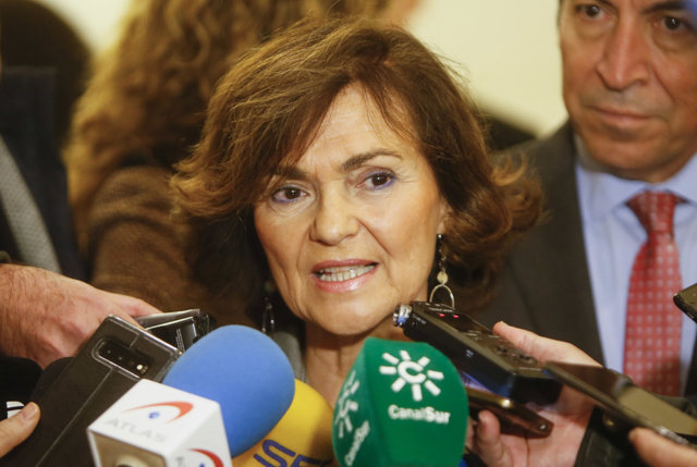 Carmen Calvo atiende a los medios de comunicación en el acto de conmemoración del 250 aniversario de la fundación del Ilustre Colegio de Abogados de Córdoba.