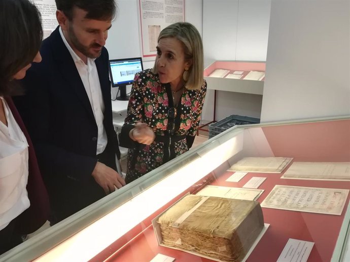 Exposición de documentos de archivos en Cáceres