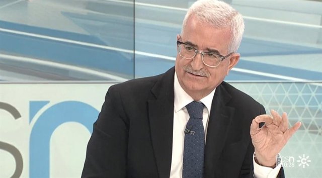 El portavoz adjunto del grupo parlamentario del PSOE-A, Manuel Jiménez Barrios, en una entrevista.