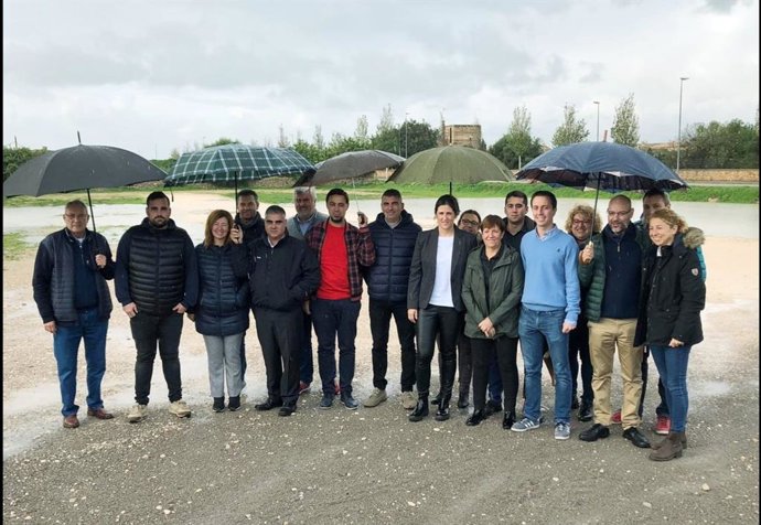 Lloren Galmés acompanyat d'alcaldes i membres del PP del Migjorn.