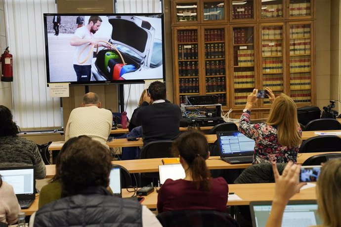 Vista xeral da sesión final do xuízo polo crime de Diana Quer onde hai unha pantalla con imaxes do presunto asasino de Diana, José Enrique Abuín Gey, alias `o Chicle, en Santiago de Compostela/Galicia (España), a 22 de novembro de 2019.