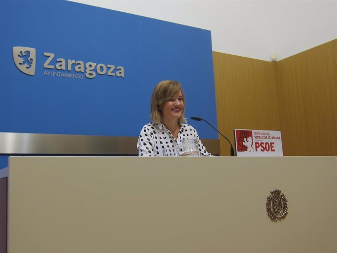 Pilar Alegría en el Ayuntamiento de Zaragoza