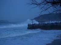 Santander vuelve a cerrar zonas de la ciudad por alerta naranja en el litoral