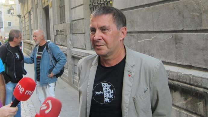 El coordinador de EH Bildu, Arnaldo Otegi, en declaraciones a los medios en Bilbao