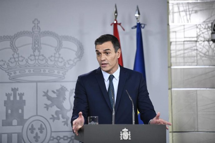 El presidente del Gobierno en funciones, Pedro Sánchez, comparece ante los medios tras su reunión con el presidente electo del Consejo Europeo, Charles Michelen, en el Complejo de la Moncloa, en Madrid (España), a 14 de noviembre de 2019.