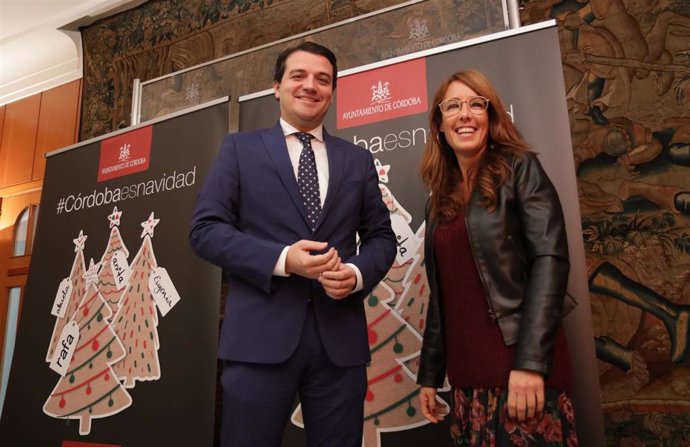 El alcalde de Córdoba, José María Bellido (PP), y la concejal de Promoción, Marián Aguilar, presentan la programación de Navidad.