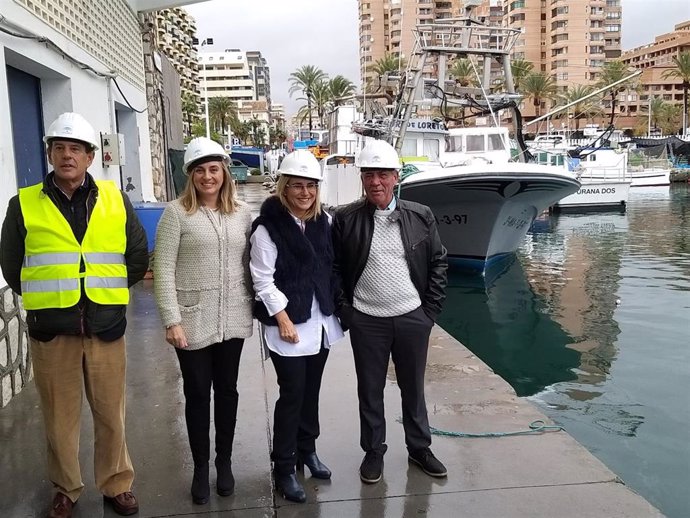 Visita de la consejera de Fomento, Infraestructuras y Ordenación del Territorio, Marifrán Carazo, a las obras de la nueva lonja del puerto pesquero de Fuengirola (Málaga)
