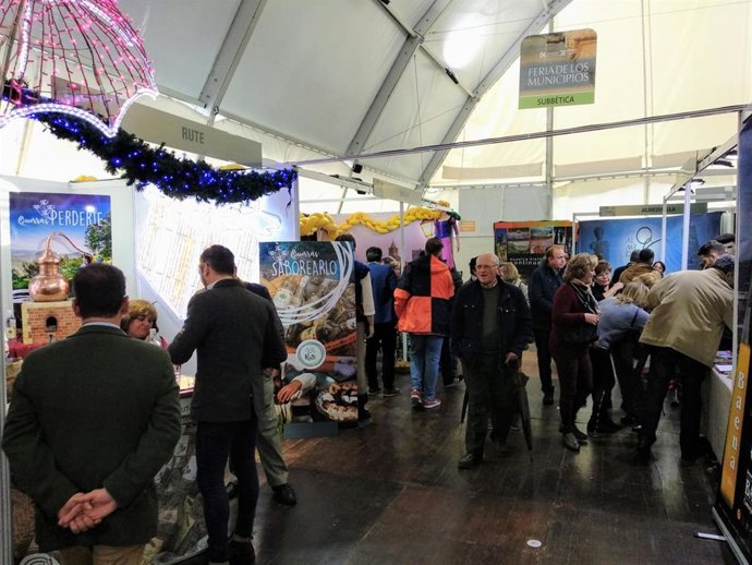 Visitantes en la Feria de los Municipios