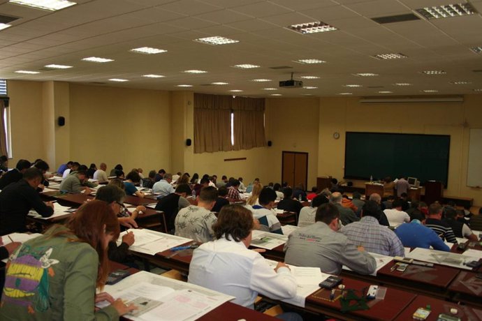 Participantes en pruebas de acceso a titulaciones náuticas en Andalucía.