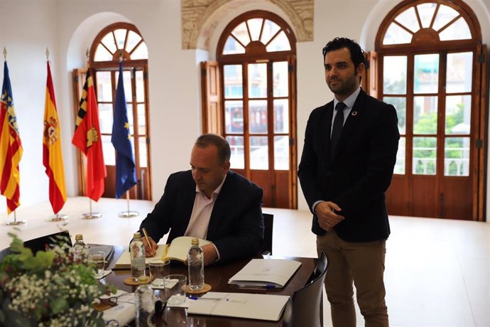 Dalmau se reúne con Sagredo