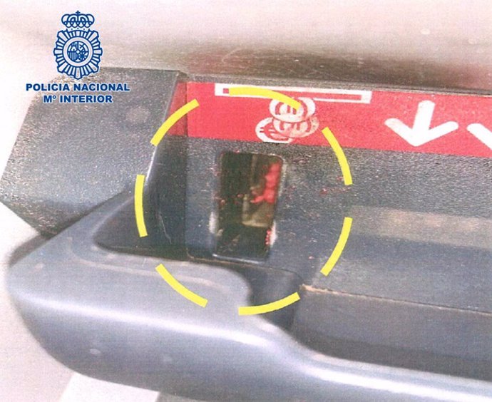 Fotografía de un cajero automático manipulado en Melilla