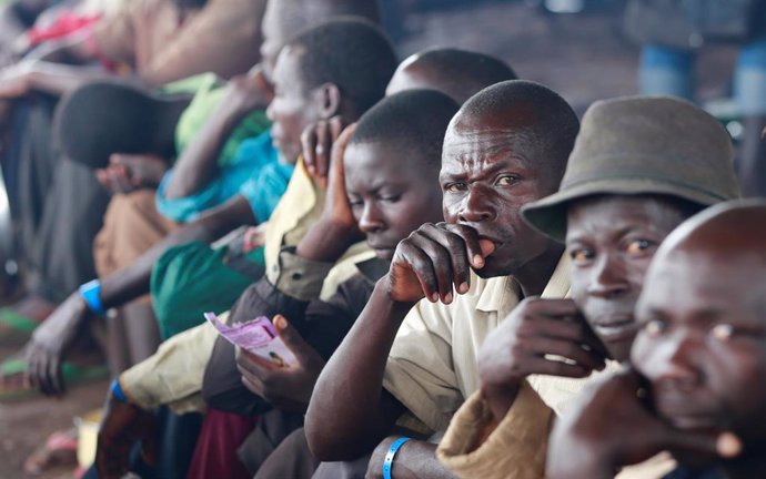 Personas en un campo de refugiados de ACNUR en Uganda