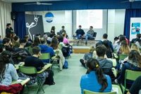 Ramón Salazar comparte con el alumnado del Albaida cómo realizó 'Piedras', su primer largometraje