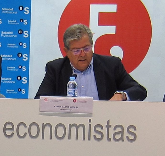 El decano del Colegio de Economistas de la Región de Murcia, Ramón Madrid
