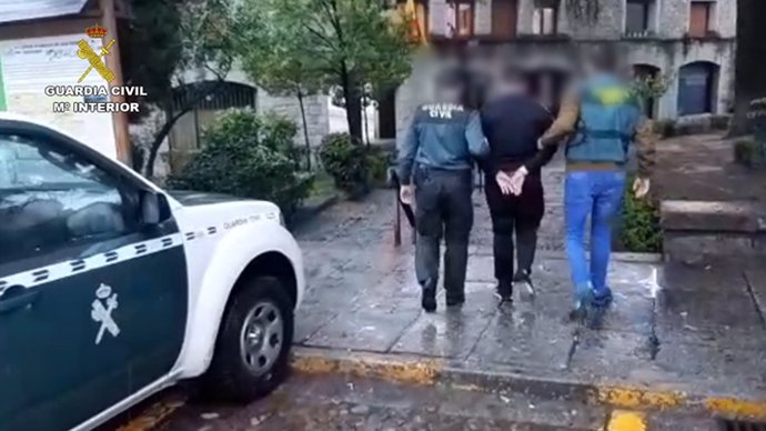 Operación Brinca de la Guardia Civil contra dos jóvenes acusados de abusos sexuales a menores.