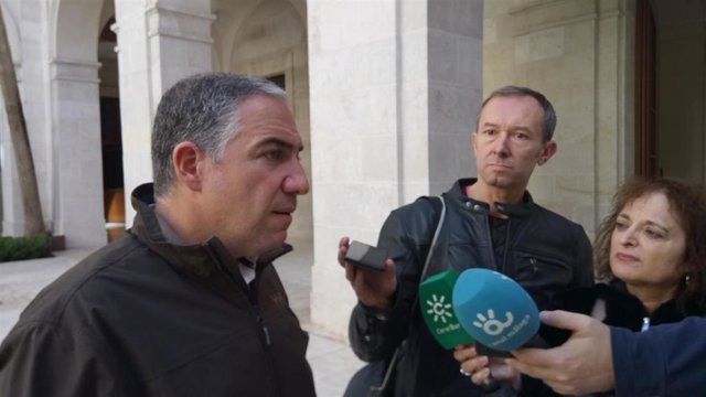 El consejero de la Presidencia, Administración Pública e Interior, Elías Bendodo, atiende a los medios de comunicación.