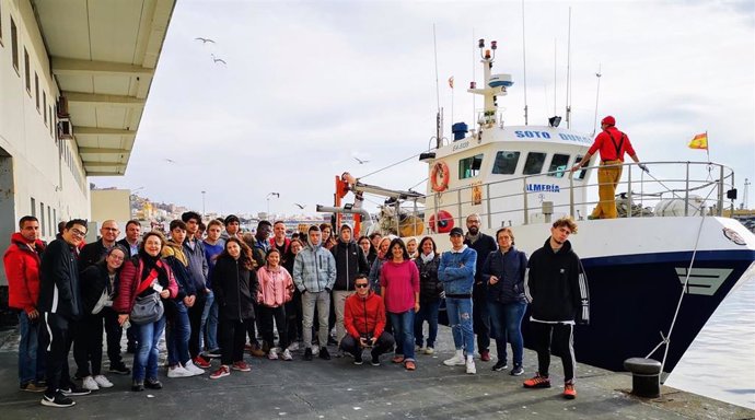 Erasmus visitan la Lonja del Pescado de Almería